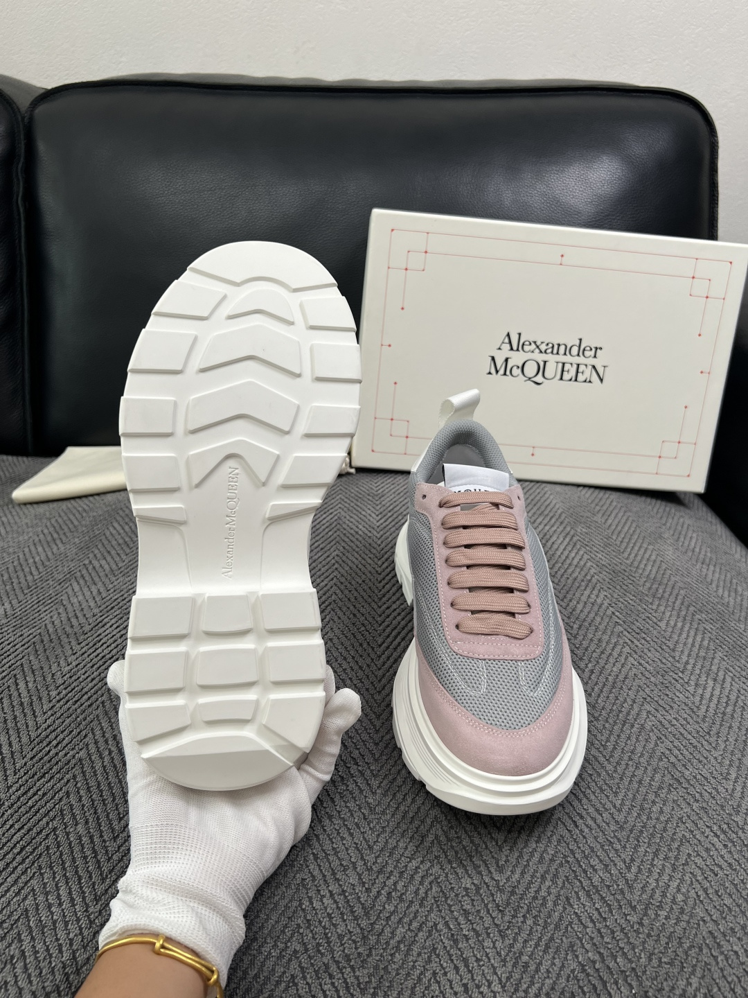 Alexander McQueen  高品质  顶级工艺品  麦昆  专柜同步 原厂配置，意大利进口原版牛皮面料，高品质