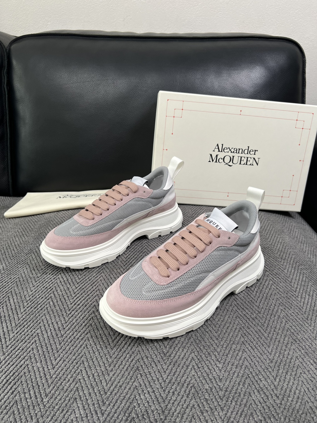 Alexander McQueen  高品质  顶级工艺品  麦昆  专柜同步 原厂配置，意大利进口原版牛皮面料，高品质
