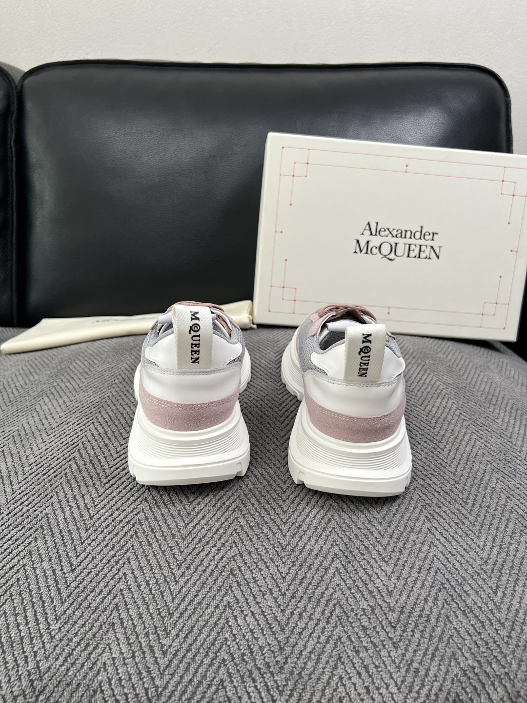 Alexander McQueen  高品质  顶级工艺品  麦昆  专柜同步 原厂配置，意大利进口原版牛皮面料，高品质