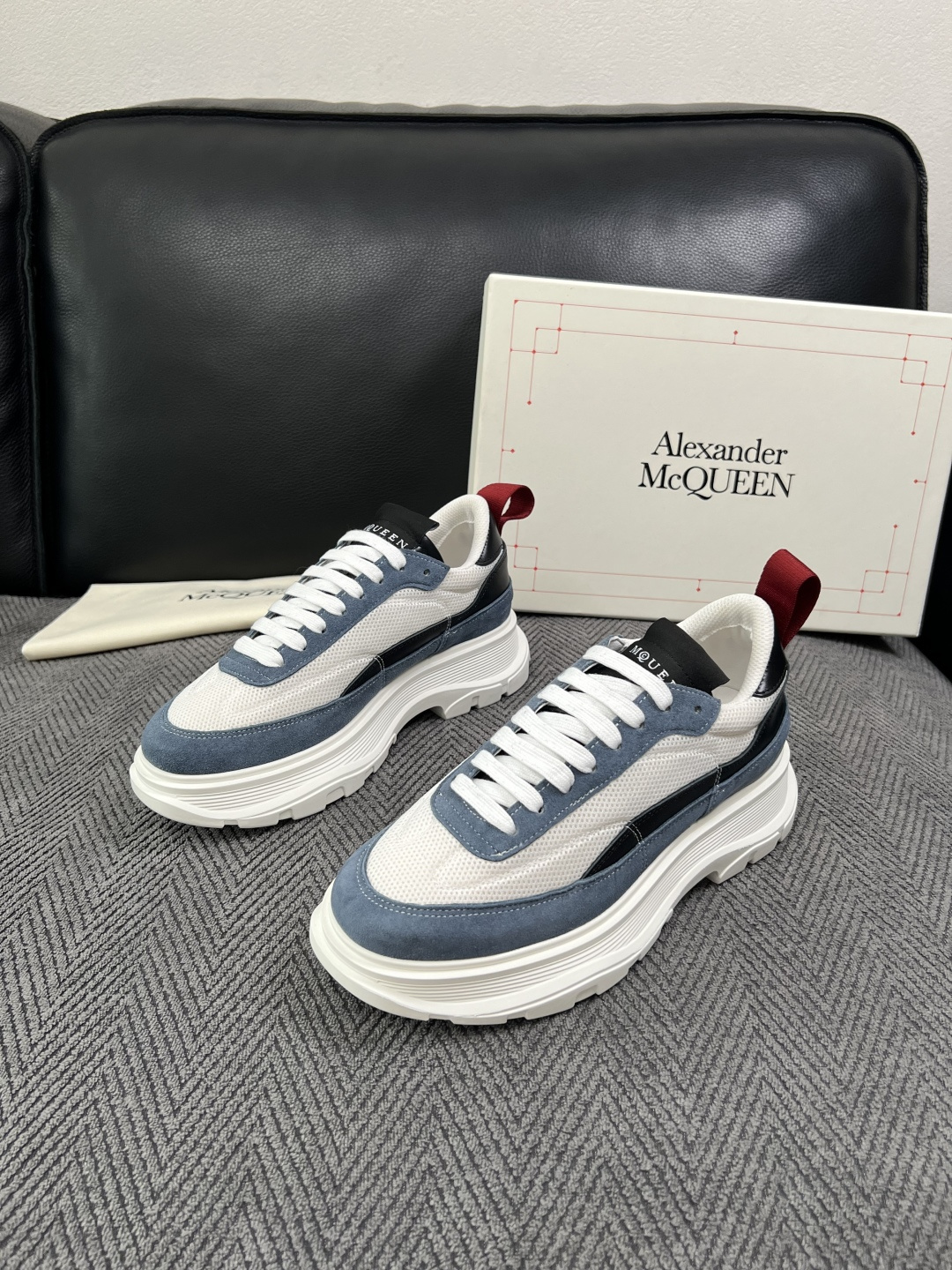 Alexander McQueen  高品质  顶级工艺品  麦昆  专柜同步 原厂配置，意大利进口原版牛皮面料，高品质