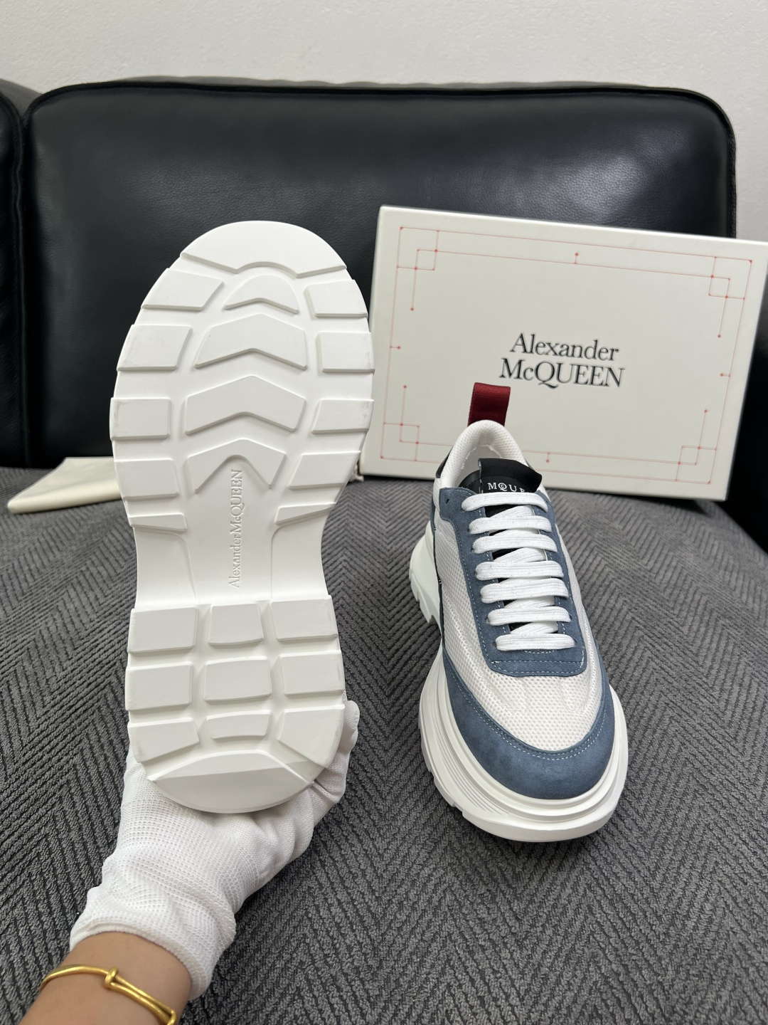 Alexander McQueen  高品质  顶级工艺品  麦昆  专柜同步 原厂配置，意大利进口原版牛皮面料，高品质