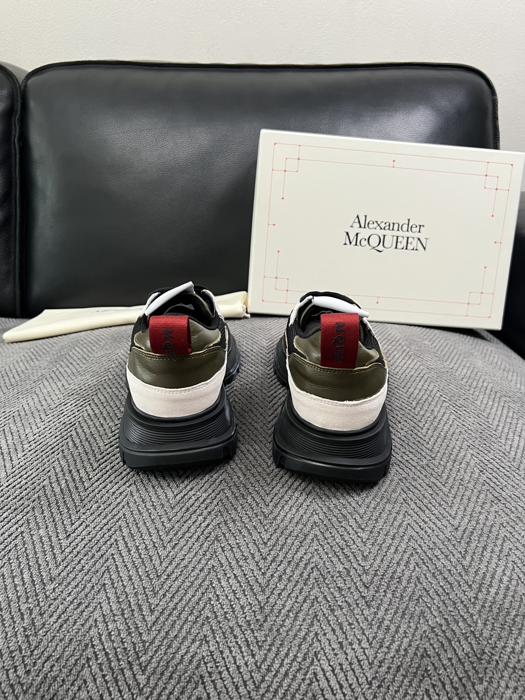 Alexander McQueen  高品质  顶级工艺品  麦昆  专柜同步 原厂配置，意大利进口原版牛皮面料，高品质