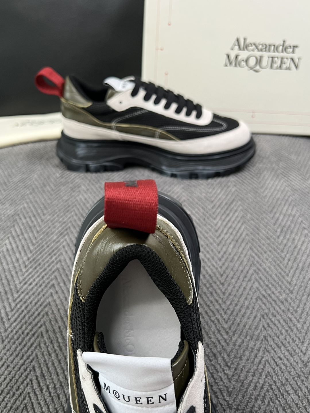 Alexander McQueen  高品质  顶级工艺品  麦昆  专柜同步 原厂配置，意大利进口原版牛皮面料，高品质