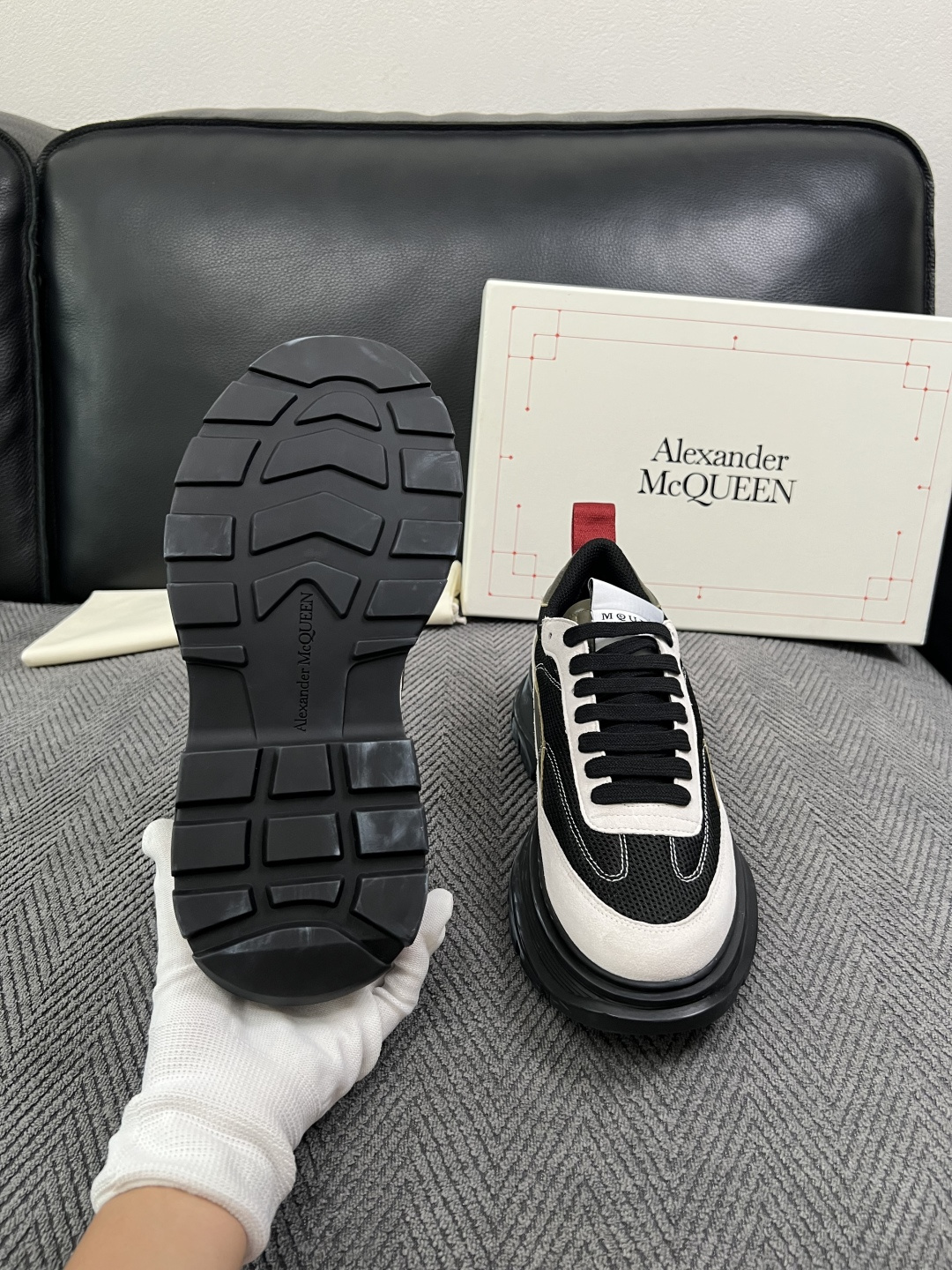 Alexander McQueen  高品质  顶级工艺品  麦昆  专柜同步 原厂配置，意大利进口原版牛皮面料，高品质