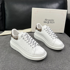 Alexander McQueen 高品质 顶级工艺品 麦昆 专柜同步 原厂配置,意大利进口原版牛皮面料,高品质 Alexander McQueen 高品质 顶级工艺品 麦昆 专柜同步 原厂配置,意大利进口原版牛皮面料,高品质