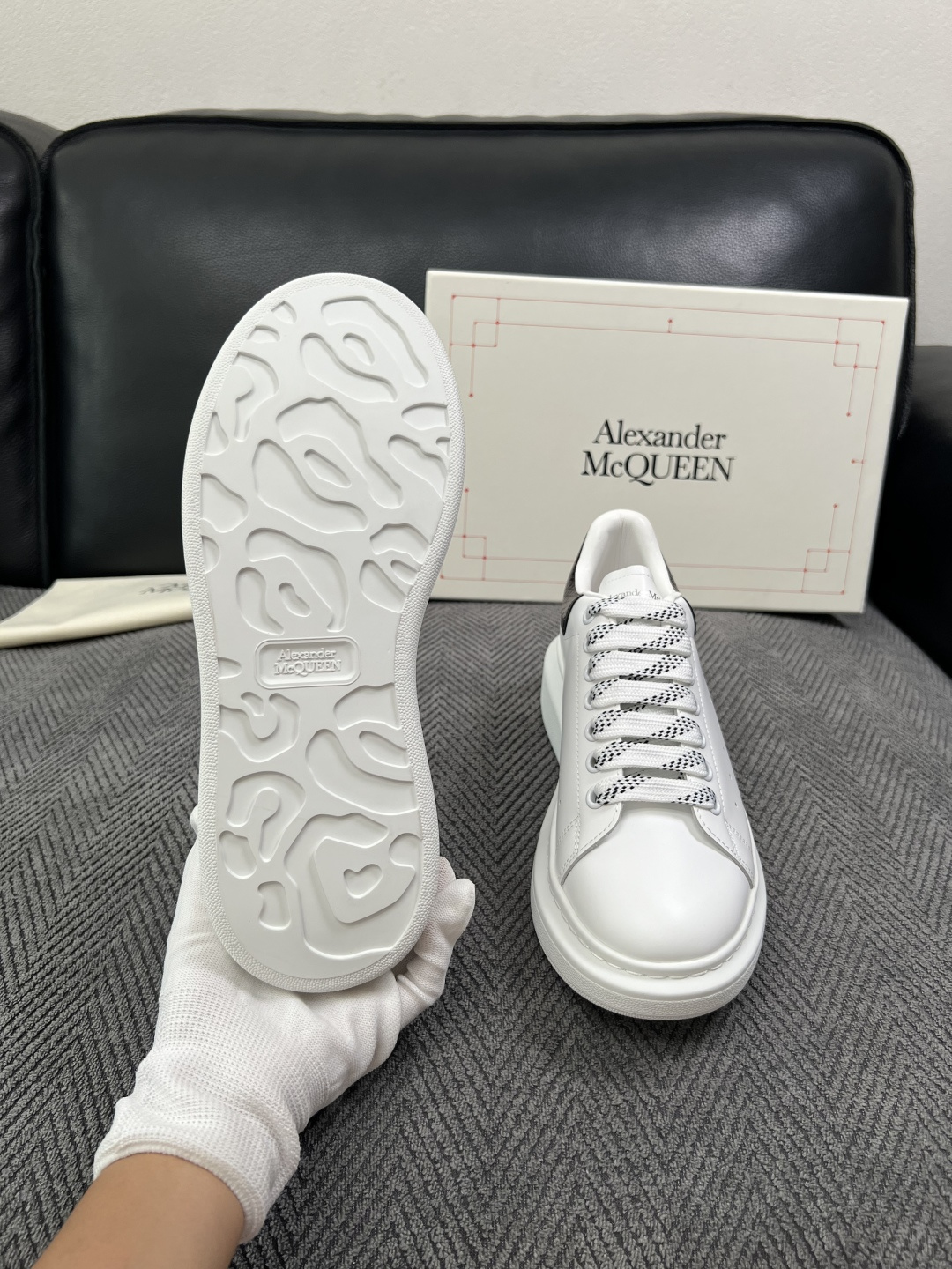 Alexander McQueen  高品质  顶级工艺品  麦昆  专柜同步 原厂配置，意大利进口原版牛皮面料，高品质
