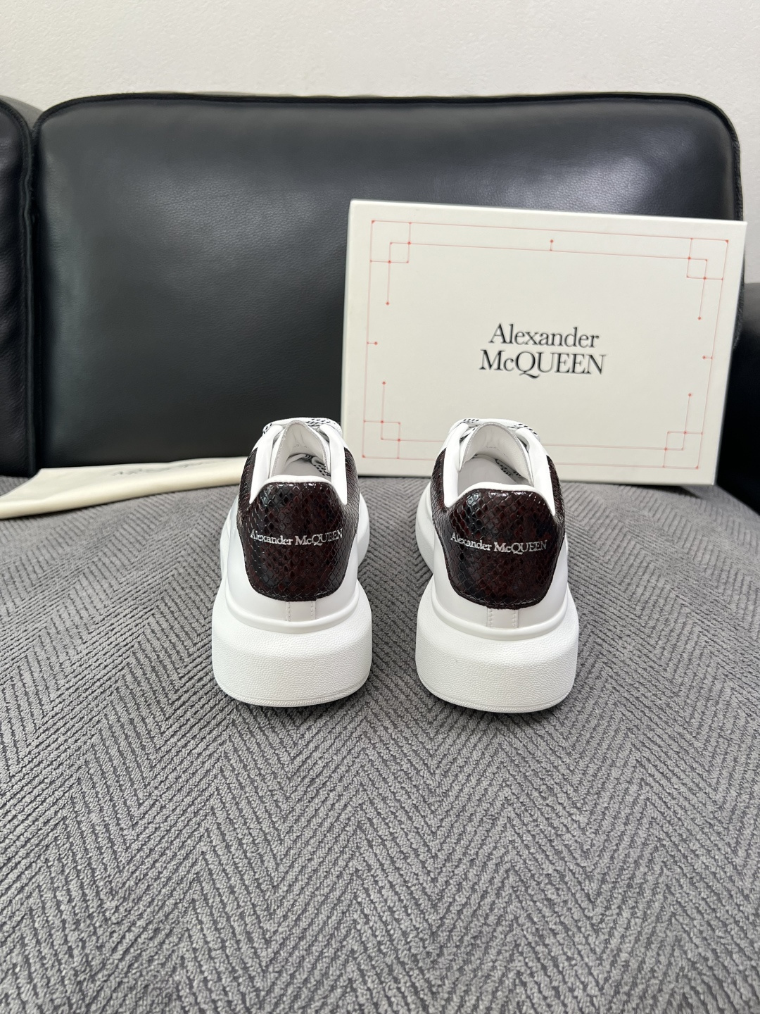 Alexander McQueen  高品质  顶级工艺品  麦昆  专柜同步 原厂配置，意大利进口原版牛皮面料，高品质