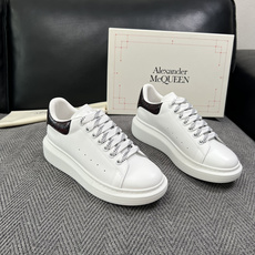 Alexander McQueen 高品质 顶级工艺品 麦昆 专柜同步 原厂配置,意大利进口原版牛皮面料,高品质 Alexander McQueen 高品质 顶级工艺品 麦昆 专柜同步 原厂配置,意大利进口原版牛皮面料,高品质