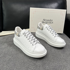 Alexander McQueen 高品质 顶级工艺品 麦昆 专柜同步 原厂配置,意大利进口原版牛皮面料,高品质 Alexander McQueen 高品质 顶级工艺品 麦昆 专柜同步 原厂配置,意大利进口原版牛皮面料,高品质