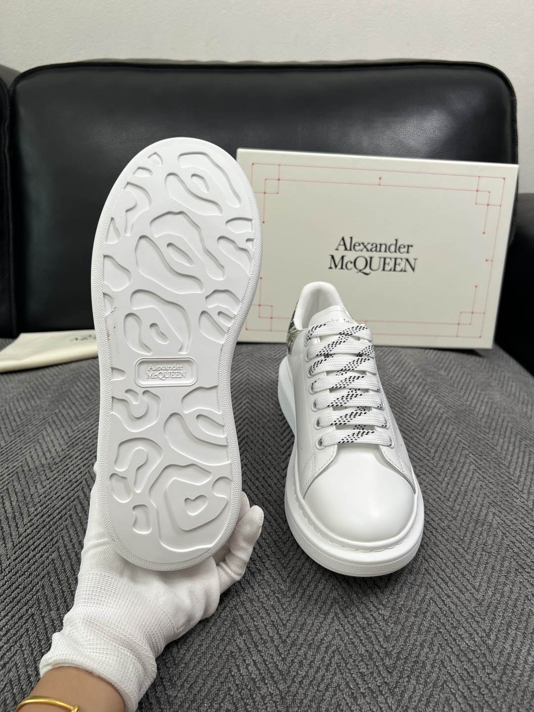 Alexander McQueen  高品质  顶级工艺品  麦昆  专柜同步 原厂配置，意大利进口原版牛皮面料，高品质