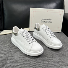 Alexander McQueen 高品质 顶级工艺品 麦昆 专柜同步 原厂配置,意大利进口原版牛皮面料,高品质 Alexander McQueen 高品质 顶级工艺品 麦昆 专柜同步 原厂配置,意大利进口原版牛皮面料,高品质