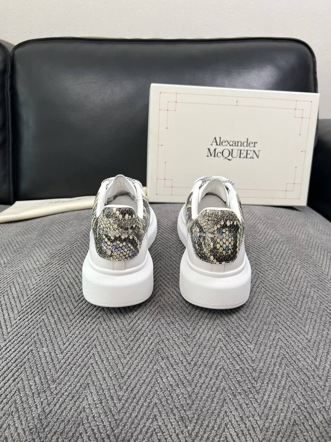 Alexander McQueen  高品质  顶级工艺品  麦昆  专柜同步 原厂配置，意大利进口原版牛皮面料，高品质