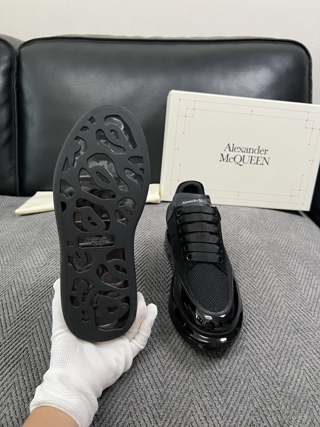 Alexander McQueen  高品质  顶级工艺品  麦昆  专柜同步 原厂配置，意大利进口原版牛皮面料，高品质