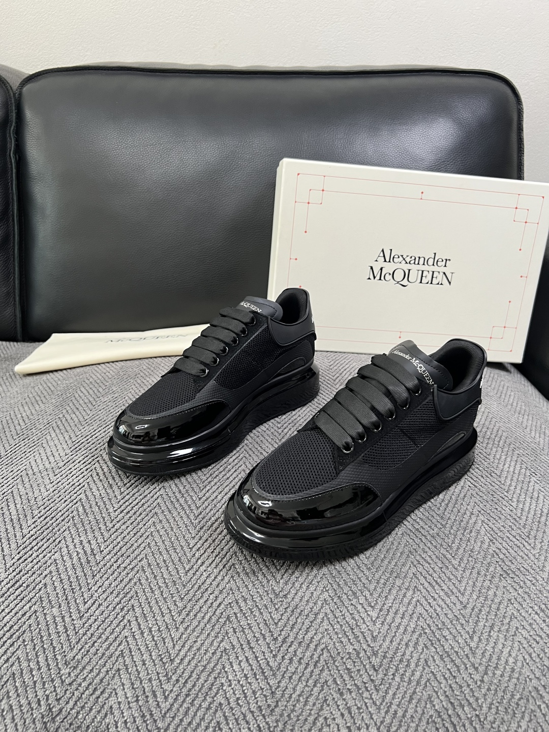 Alexander McQueen  高品质  顶级工艺品  麦昆  专柜同步 原厂配置，意大利进口原版牛皮面料，高品质