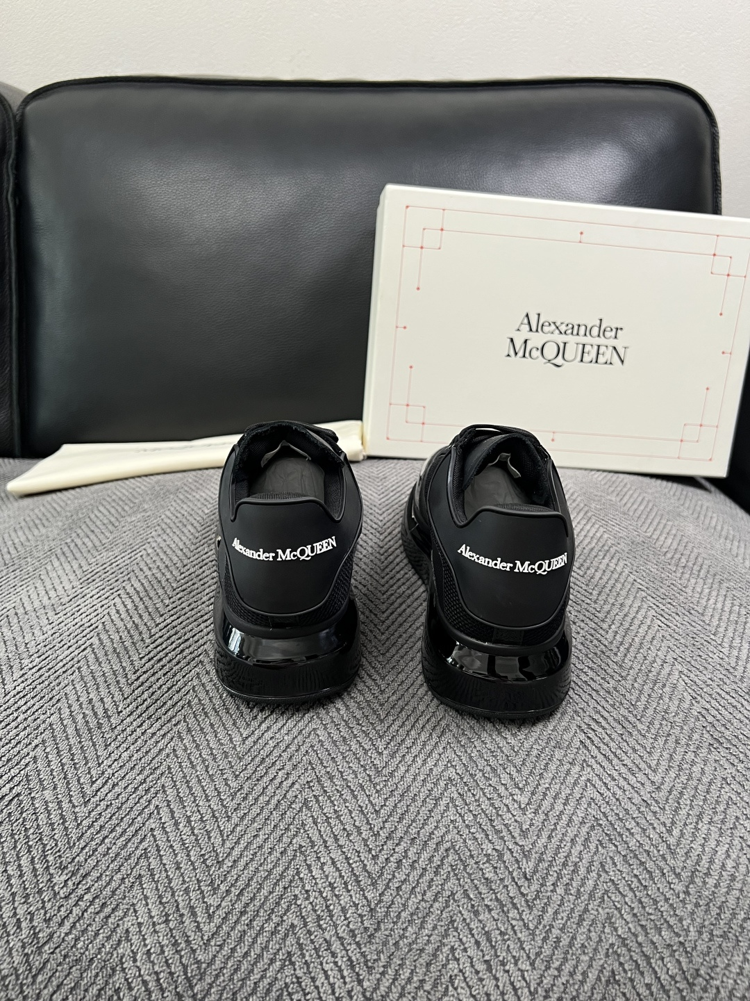 Alexander McQueen  高品质  顶级工艺品  麦昆  专柜同步 原厂配置，意大利进口原版牛皮面料，高品质