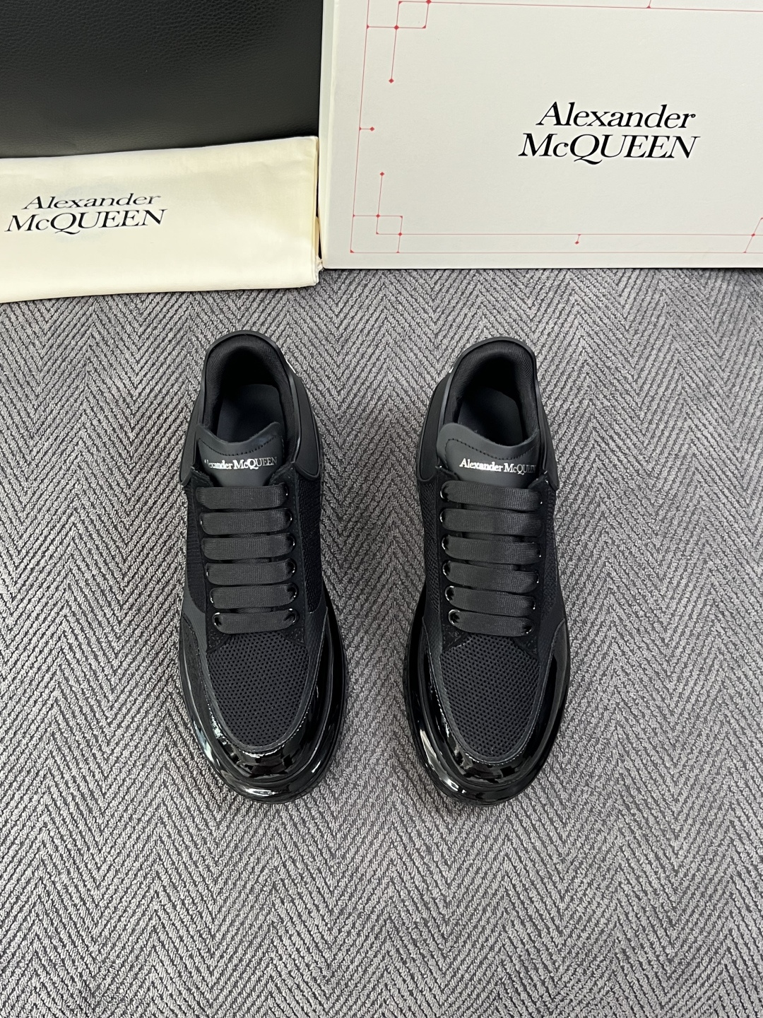 Alexander McQueen  高品质  顶级工艺品  麦昆  专柜同步 原厂配置，意大利进口原版牛皮面料，高品质