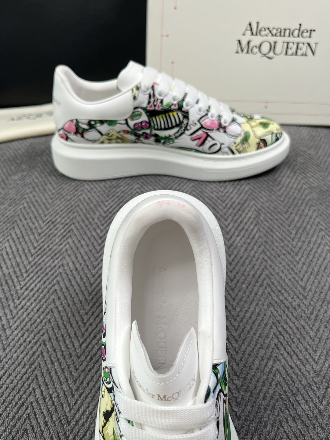 Alexander McQueen  高品质  顶级工艺品  麦昆  专柜同步 原厂配置，意大利进口原版牛皮面料，高品质