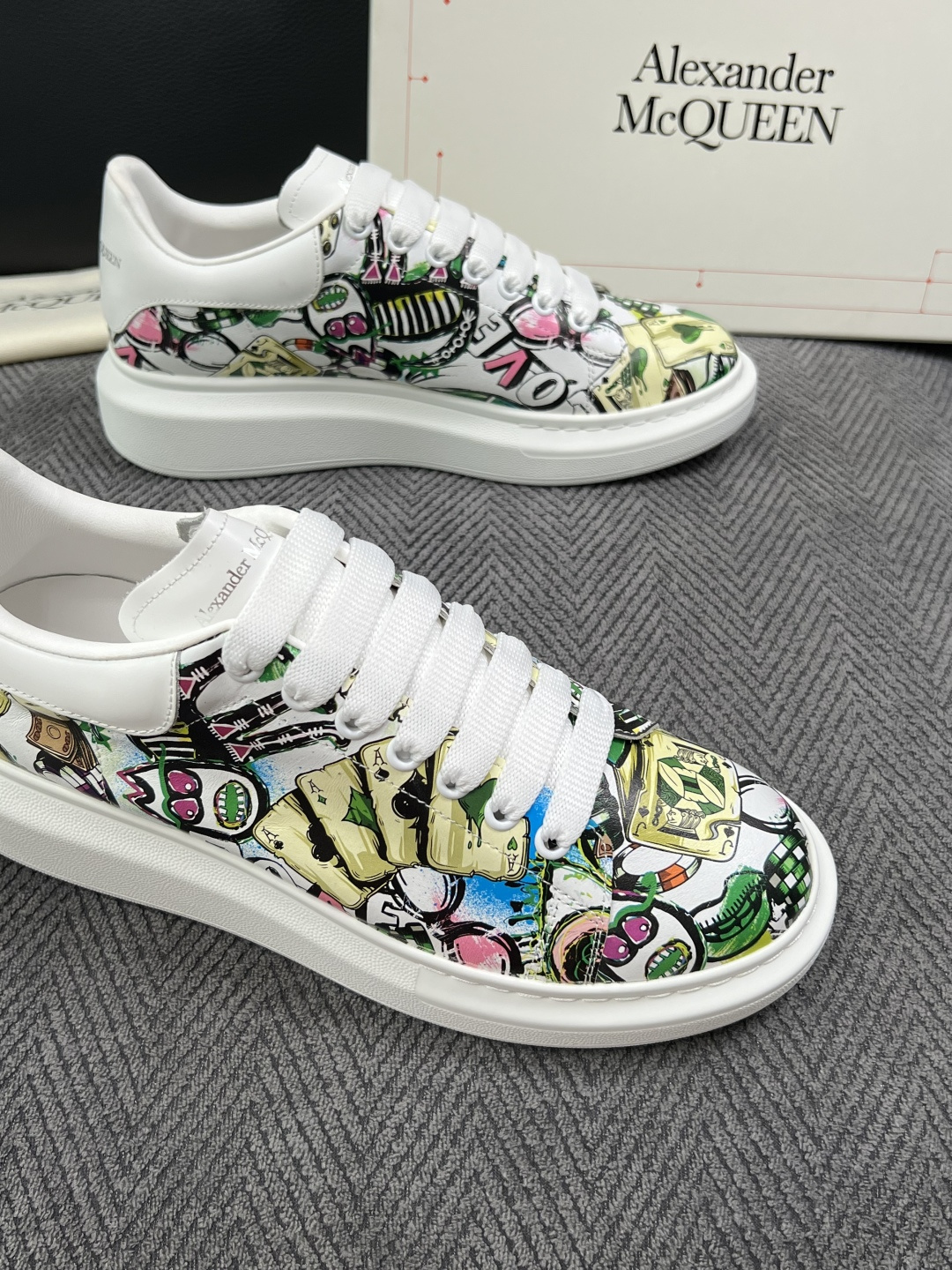 Alexander McQueen  高品质  顶级工艺品  麦昆  专柜同步 原厂配置，意大利进口原版牛皮面料，高品质