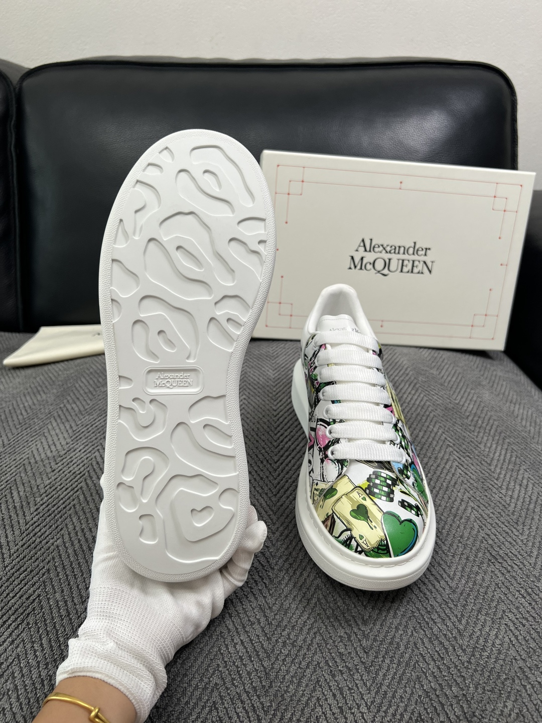 Alexander McQueen  高品质  顶级工艺品  麦昆  专柜同步 原厂配置，意大利进口原版牛皮面料，高品质