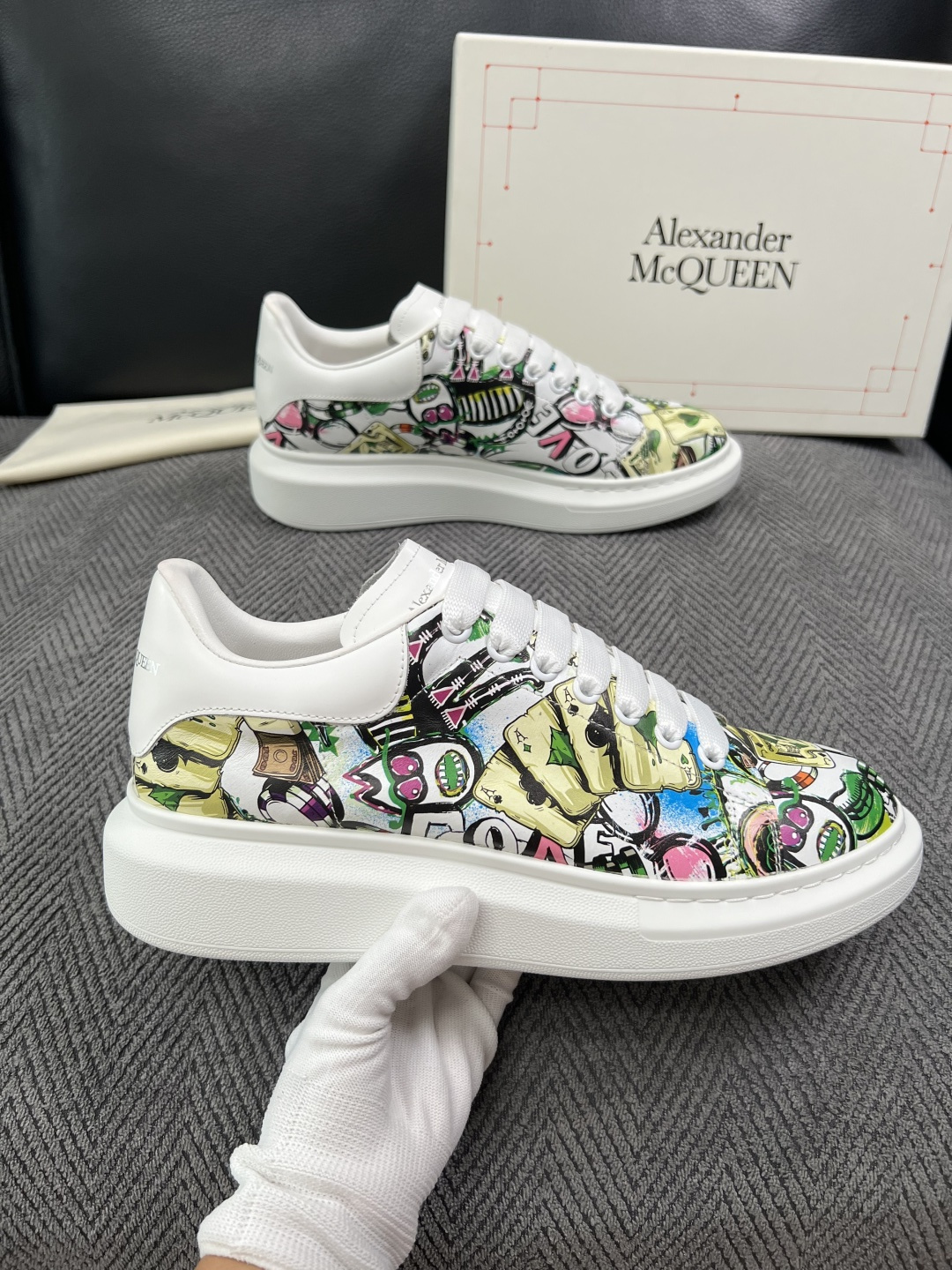 Alexander McQueen  高品质  顶级工艺品  麦昆  专柜同步 原厂配置，意大利进口原版牛皮面料，高品质
