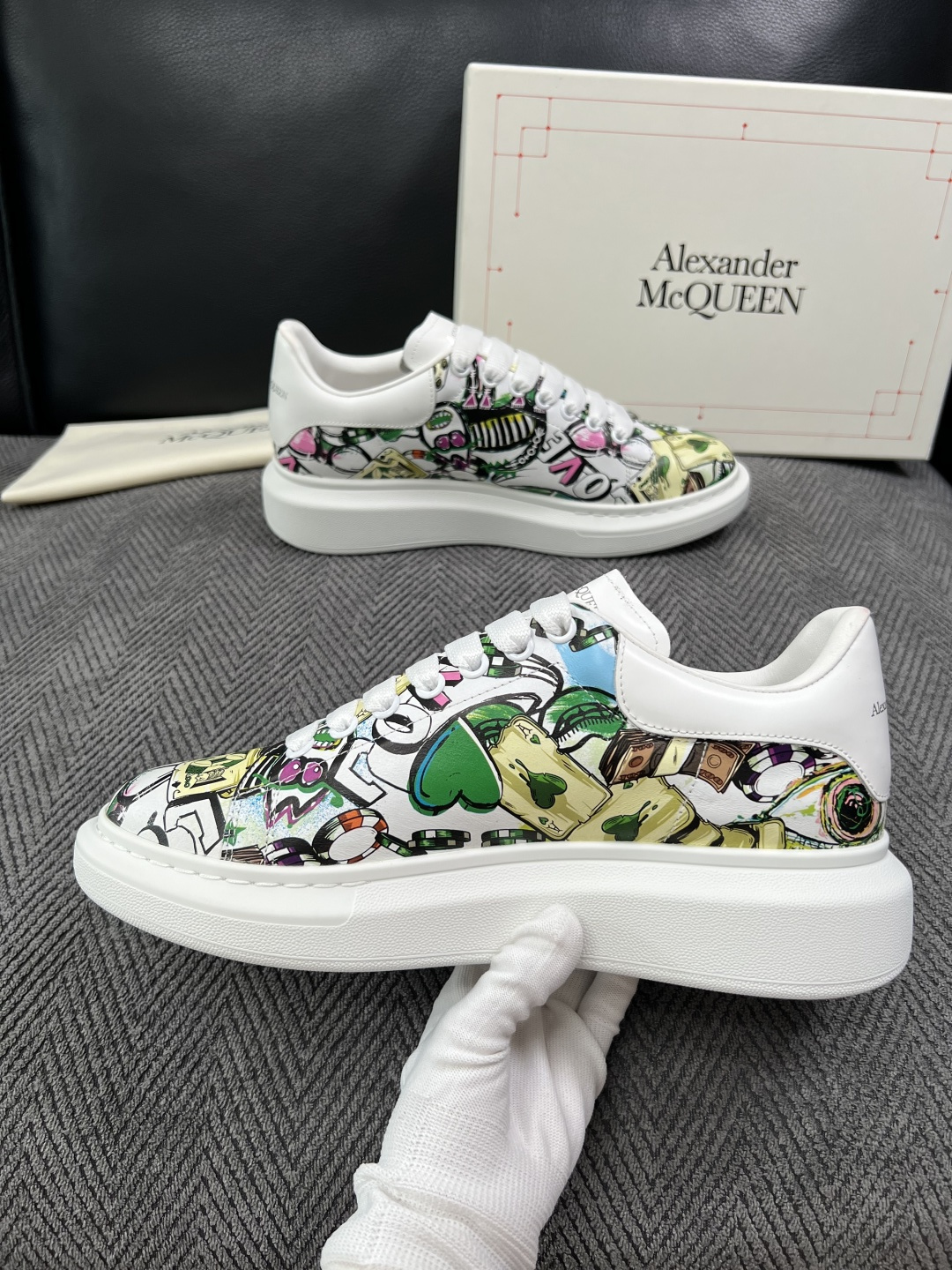 Alexander McQueen  高品质  顶级工艺品  麦昆  专柜同步 原厂配置，意大利进口原版牛皮面料，高品质