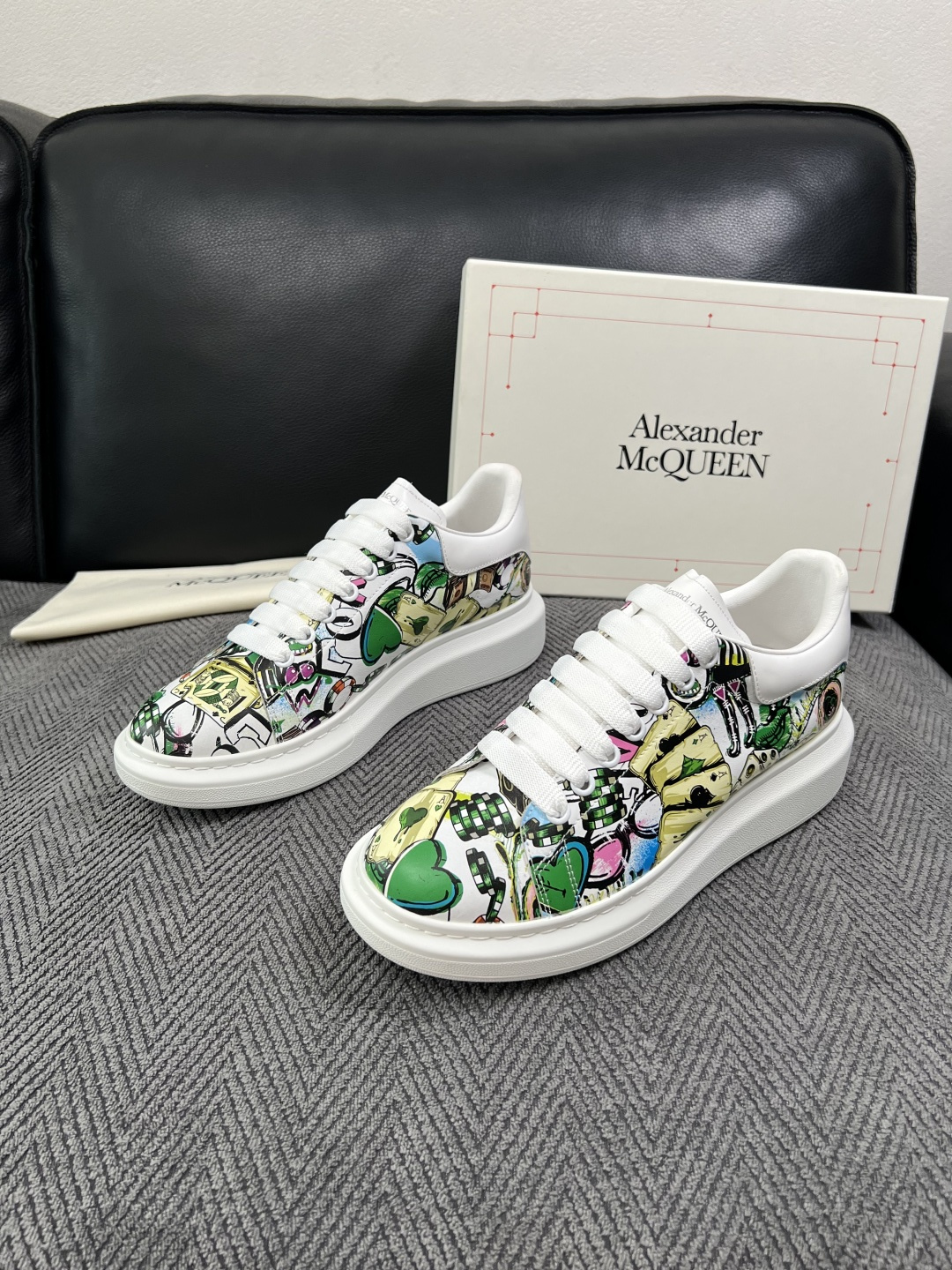 Alexander McQueen  高品质  顶级工艺品  麦昆  专柜同步 原厂配置，意大利进口原版牛皮面料，高品质