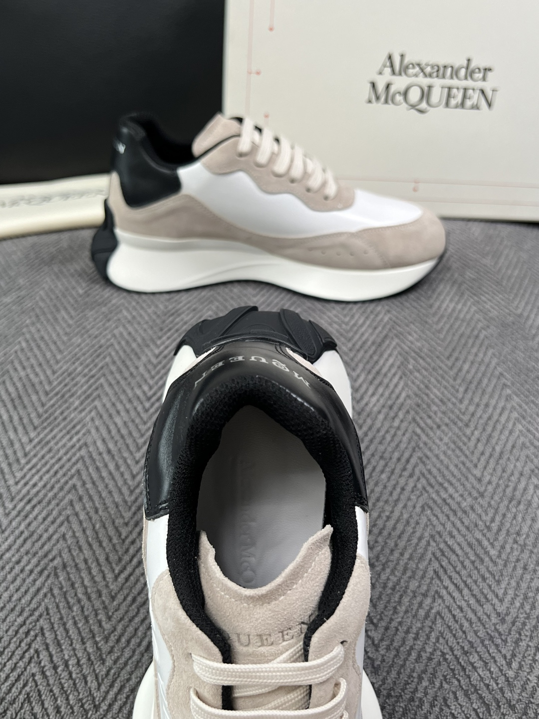 Alexander McQueen  高品质  顶级工艺品  麦昆  专柜同步 原厂配置，意大利进口原版牛皮面料，高品质