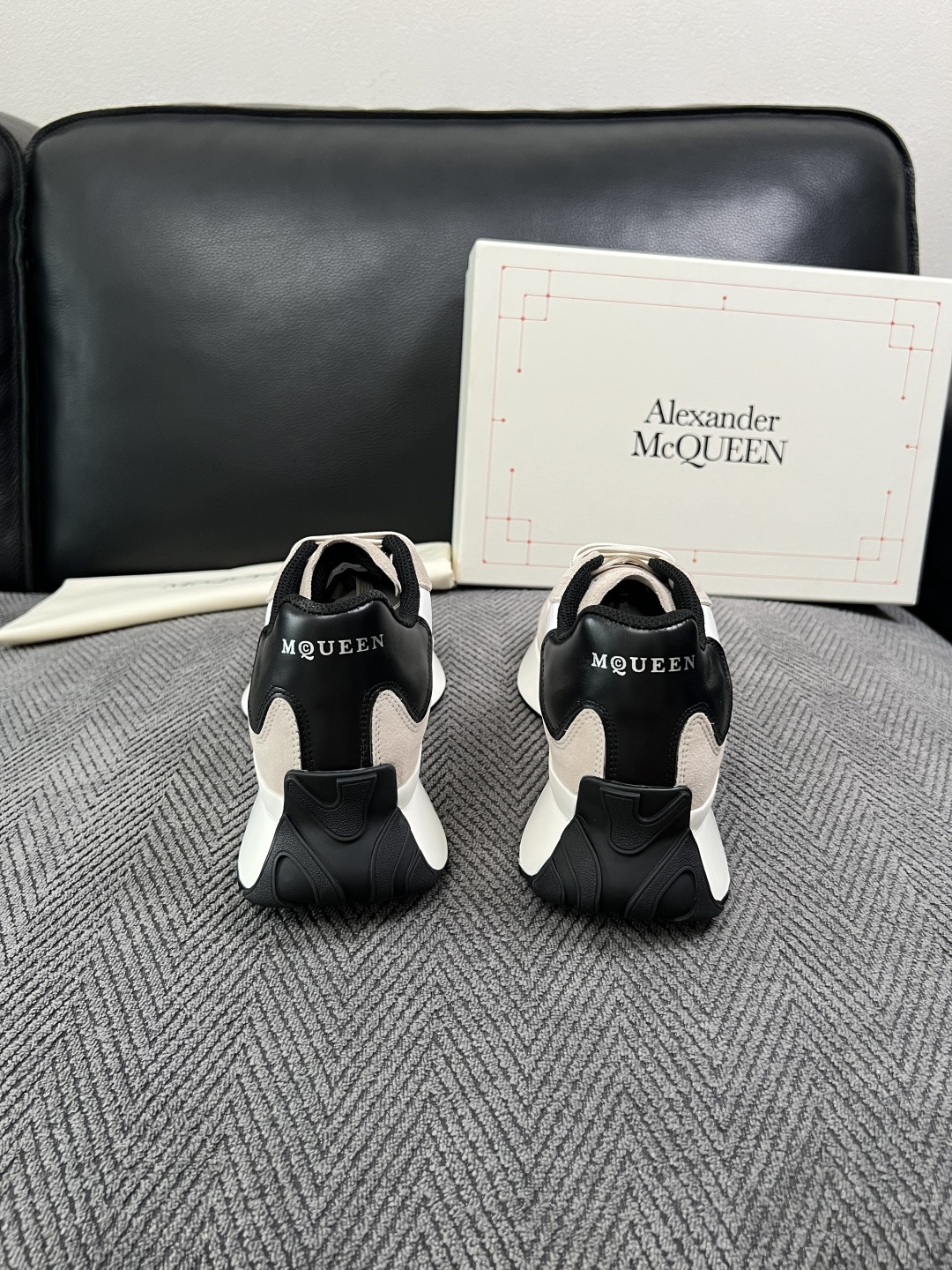 Alexander McQueen  高品质  顶级工艺品  麦昆  专柜同步 原厂配置，意大利进口原版牛皮面料，高品质