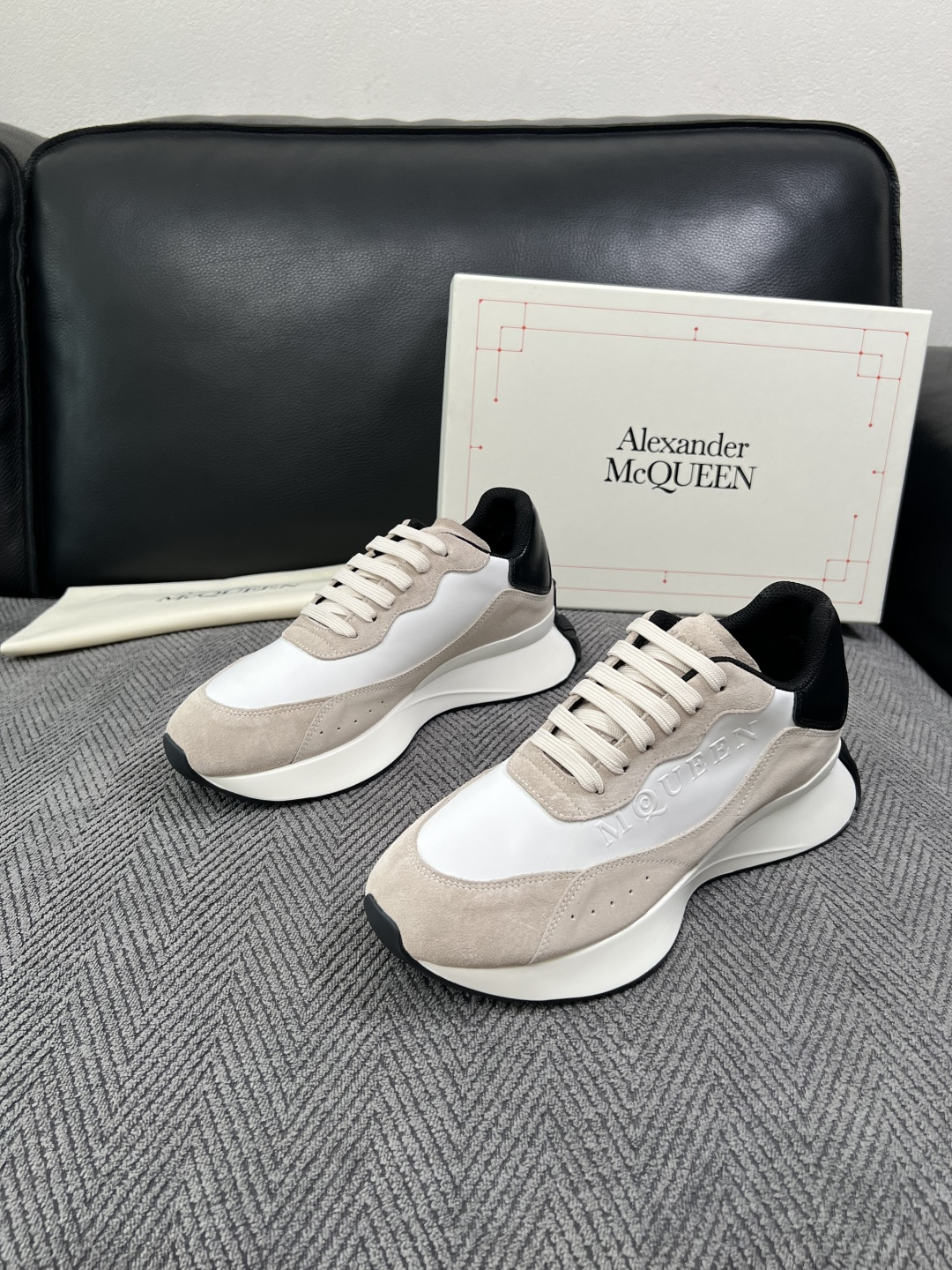 Alexander McQueen  高品质  顶级工艺品  麦昆  专柜同步 原厂配置，意大利进口原版牛皮面料，高品质
