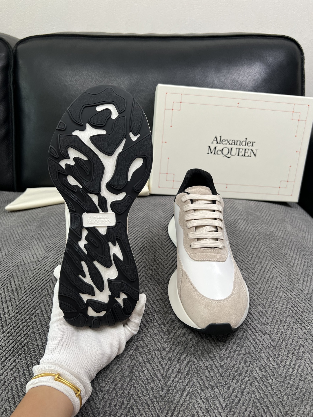 Alexander McQueen  高品质  顶级工艺品  麦昆  专柜同步 原厂配置，意大利进口原版牛皮面料，高品质