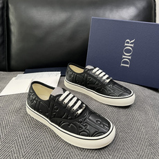 Dior 顶级工艺品 迪奥 专柜同步 原厂配置,意大利进口原版牛皮面料,透气舒适进口水染牛里垫,鞋底:原厂特供原版底超 Dior 顶级工艺品 迪奥 专柜同步 原厂配置,意大利进口原版牛皮面料,透气舒适进口水染牛里垫,鞋底:原厂特供原版底超