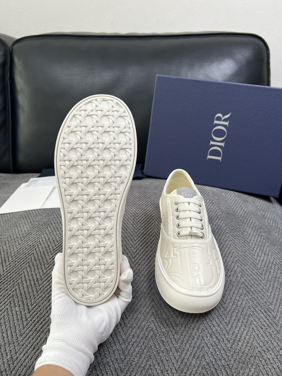 Dior 顶级工艺品 迪奥  专柜同步 原厂配置，意大利进口原版牛皮面料，透气舒适进口水染牛里垫，鞋底：原厂特供原版底超