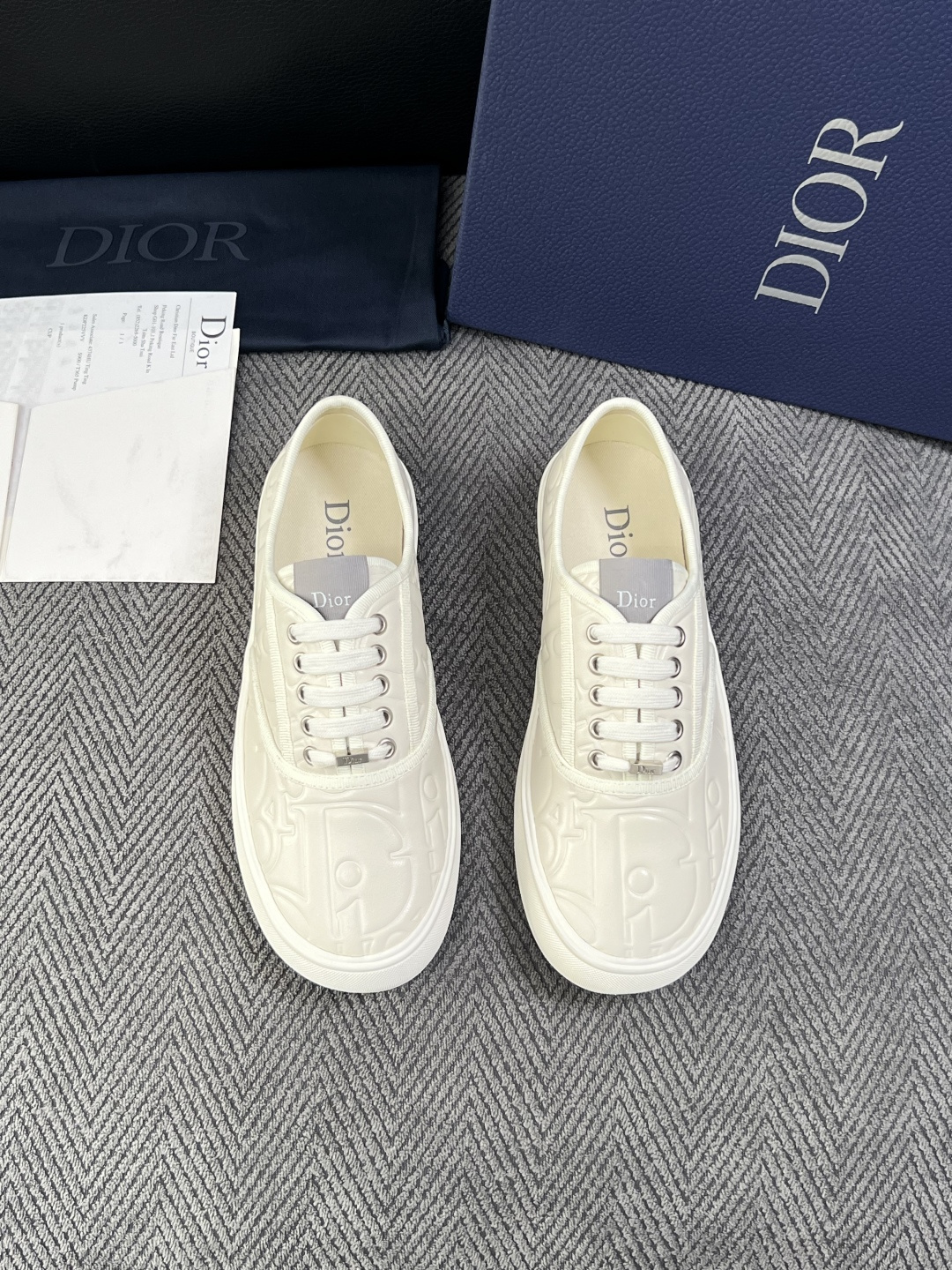 Dior 顶级工艺品 迪奥  专柜同步 原厂配置，意大利进口原版牛皮面料，透气舒适进口水染牛里垫，鞋底：原厂特供原版底超