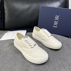 Dior 顶级工艺品 迪奥 专柜同步 原厂配置,意大利进口原版牛皮面料,透气舒适进口水染牛里垫,鞋底:原厂特供原版底超 Dior 顶级工艺品 迪奥 专柜同步 原厂配置,意大利进口原版牛皮面料,透气舒适进口水染牛里垫,鞋底:原厂特供原版底超