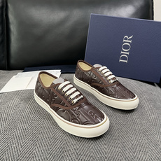 Dior 顶级工艺品 迪奥 专柜同步 原厂配置,意大利进口原版牛皮面料,透气舒适进口水染牛里垫,鞋底:原厂特供原版底超 Dior 顶级工艺品 迪奥 专柜同步 原厂配置,意大利进口原版牛皮面料,透气舒适进口水染牛里垫,鞋底:原厂特供原版底超