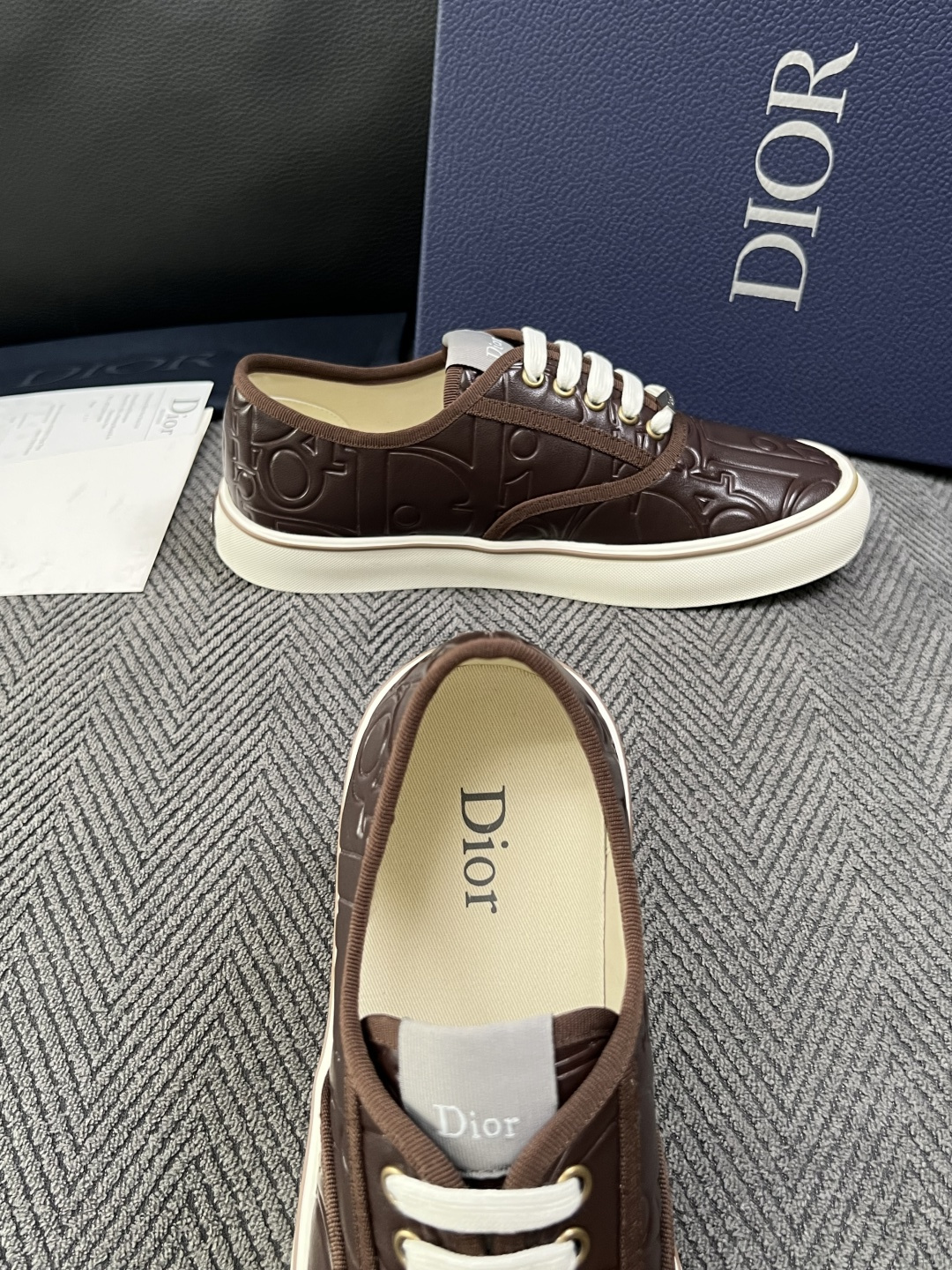 Dior 顶级工艺品 迪奥  专柜同步 原厂配置，意大利进口原版牛皮面料，透气舒适进口水染牛里垫，鞋底：原厂特供原版底超