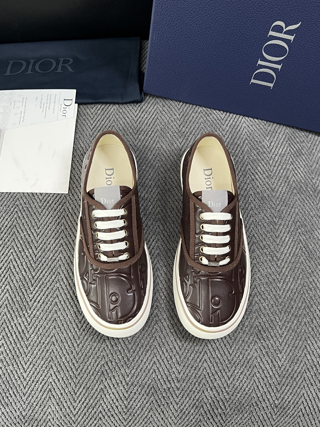 Dior 顶级工艺品 迪奥  专柜同步 原厂配置，意大利进口原版牛皮面料，透气舒适进口水染牛里垫，鞋底：原厂特供原版底超