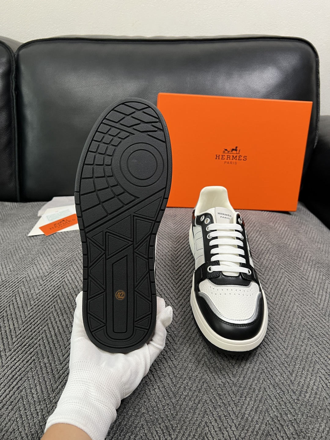 Hermes  高品质  顶级工艺品  爱马仕 专柜同步发售原厂配置，意大利进口原版牛皮面料，高品质拼接工艺，全进口水染