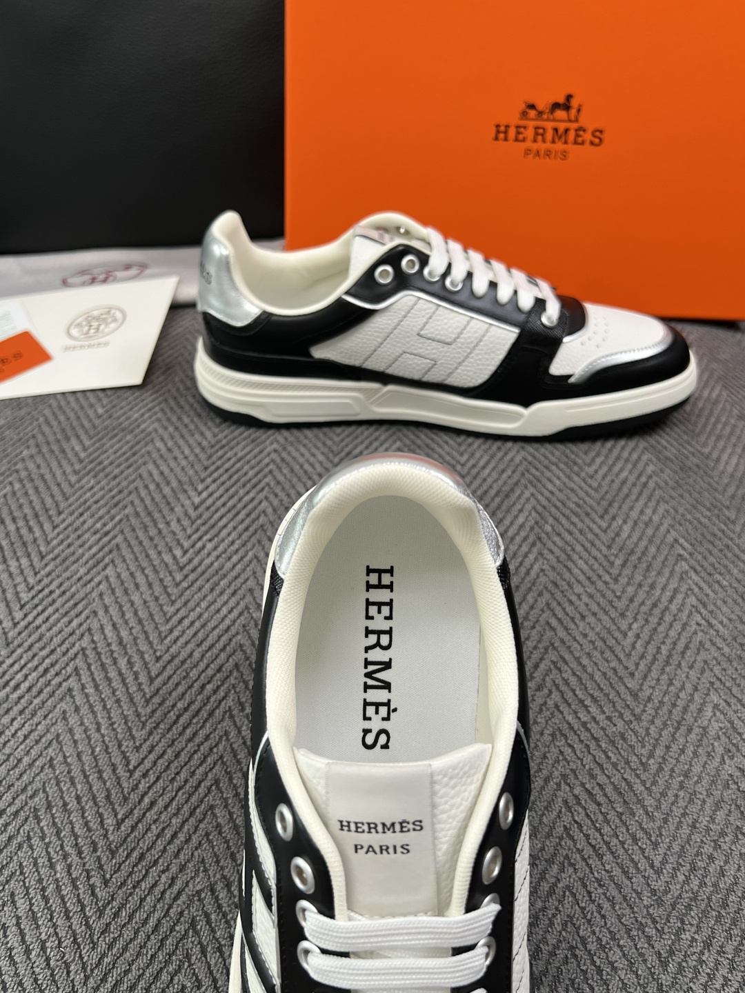 Hermes  高品质  顶级工艺品  爱马仕 专柜同步发售原厂配置，意大利进口原版牛皮面料，高品质拼接工艺，全进口水染