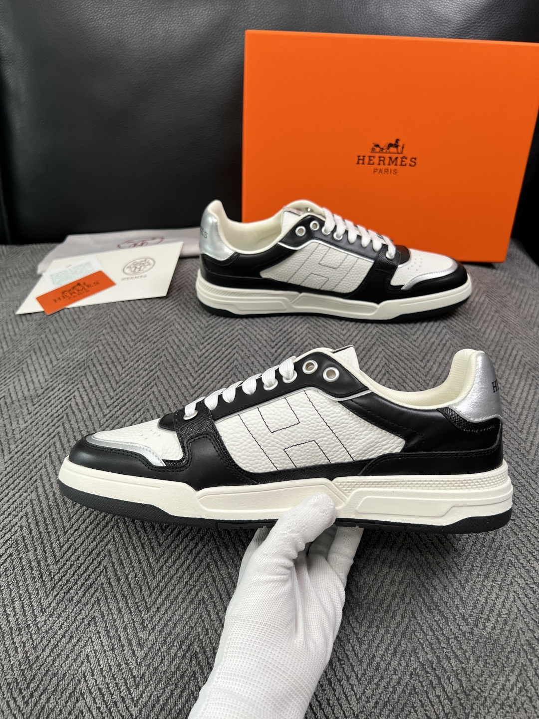 Hermes  高品质  顶级工艺品  爱马仕 专柜同步发售原厂配置，意大利进口原版牛皮面料，高品质拼接工艺，全进口水染