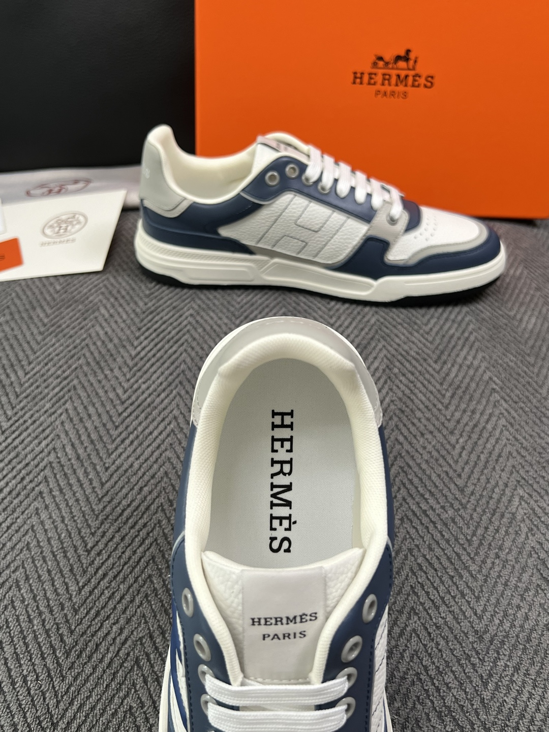 Hermes  高品质  顶级工艺品  爱马仕 专柜同步发售原厂配置，意大利进口原版牛皮面料，高品质拼接工艺，全进口水染