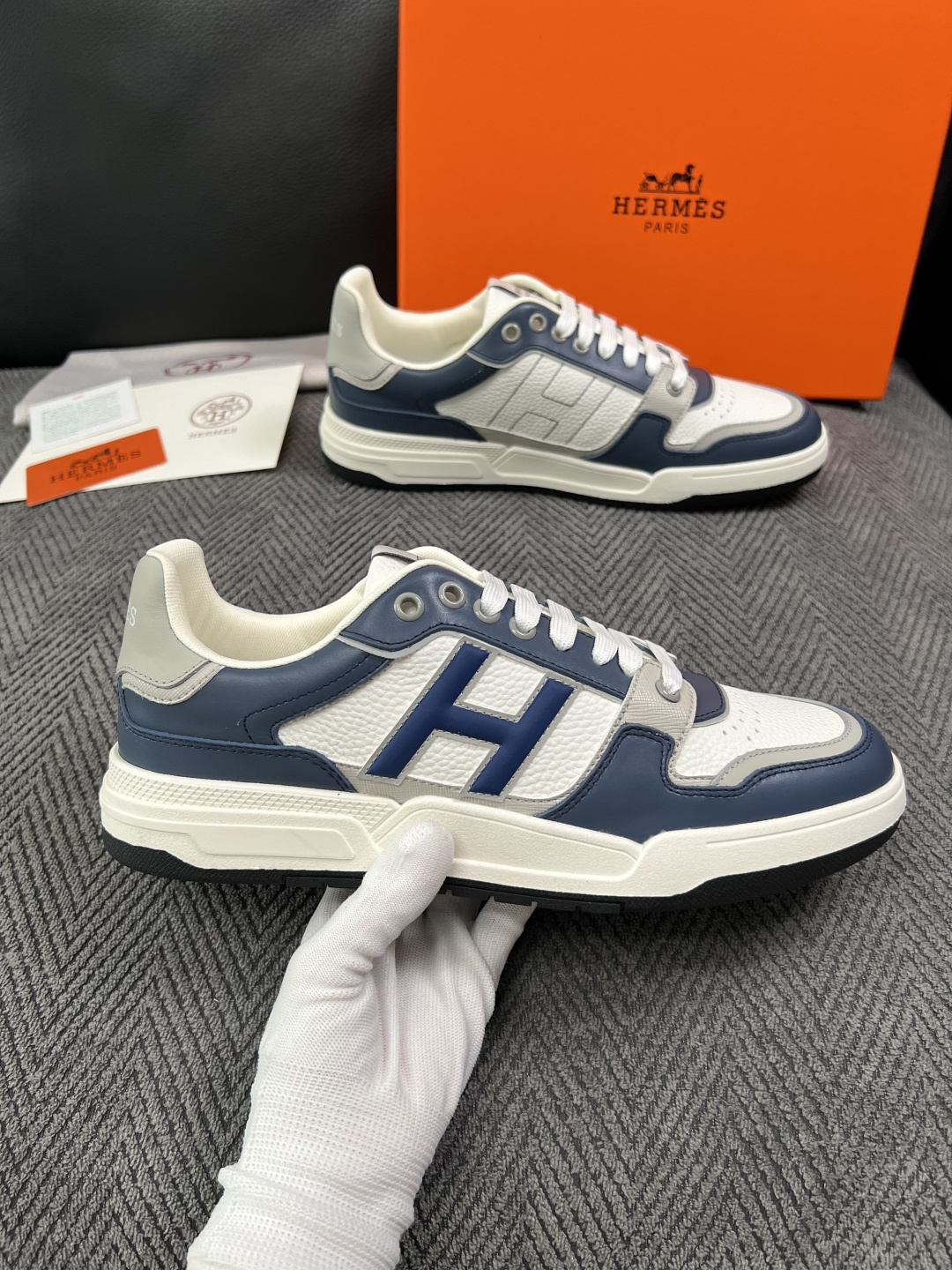 Hermes  高品质  顶级工艺品  爱马仕 专柜同步发售原厂配置，意大利进口原版牛皮面料，高品质拼接工艺，全进口水染