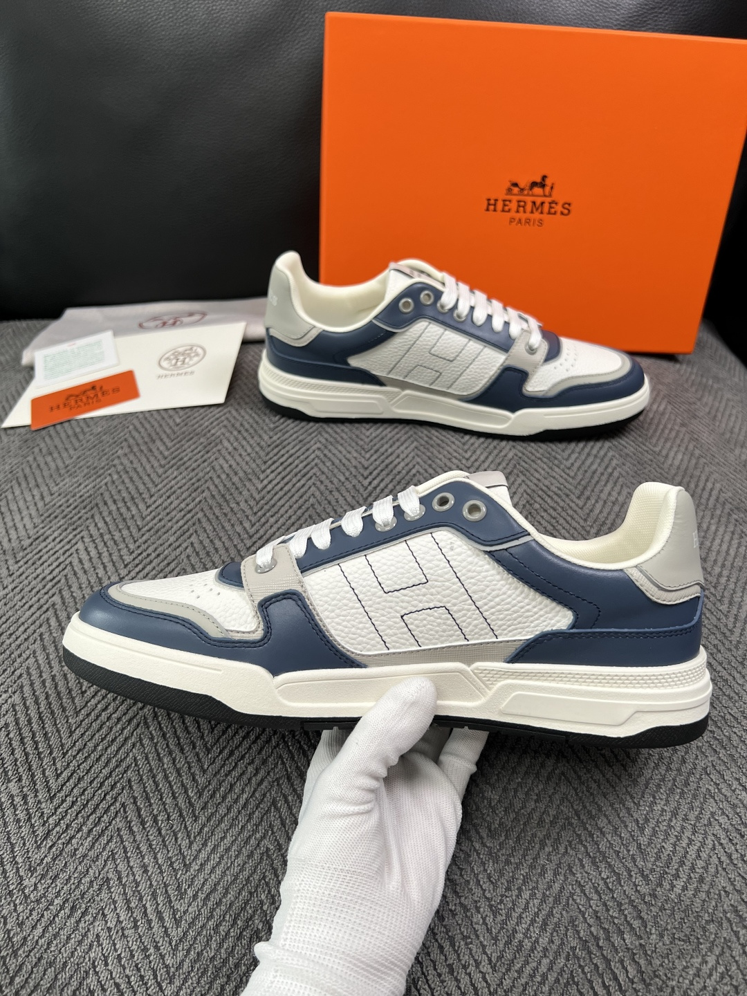 Hermes  高品质  顶级工艺品  爱马仕 专柜同步发售原厂配置，意大利进口原版牛皮面料，高品质拼接工艺，全进口水染