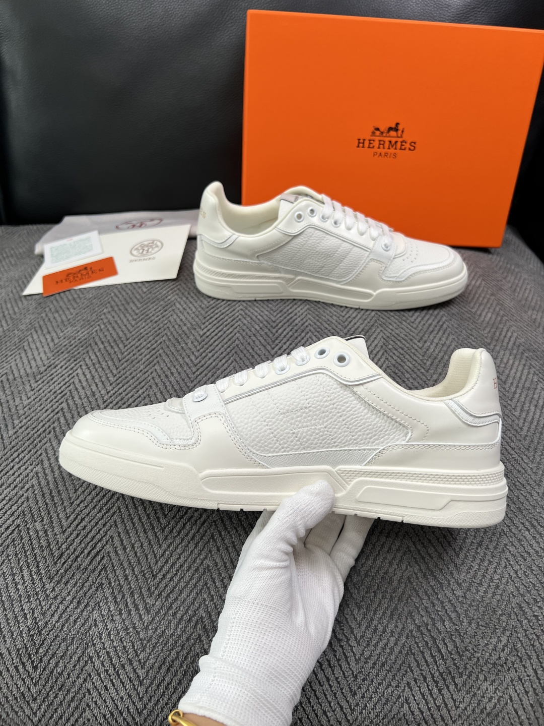Hermes  高品质  顶级工艺品  爱马仕 专柜同步发售原厂配置，意大利进口原版牛皮面料，高品质拼接工艺，全进口水染