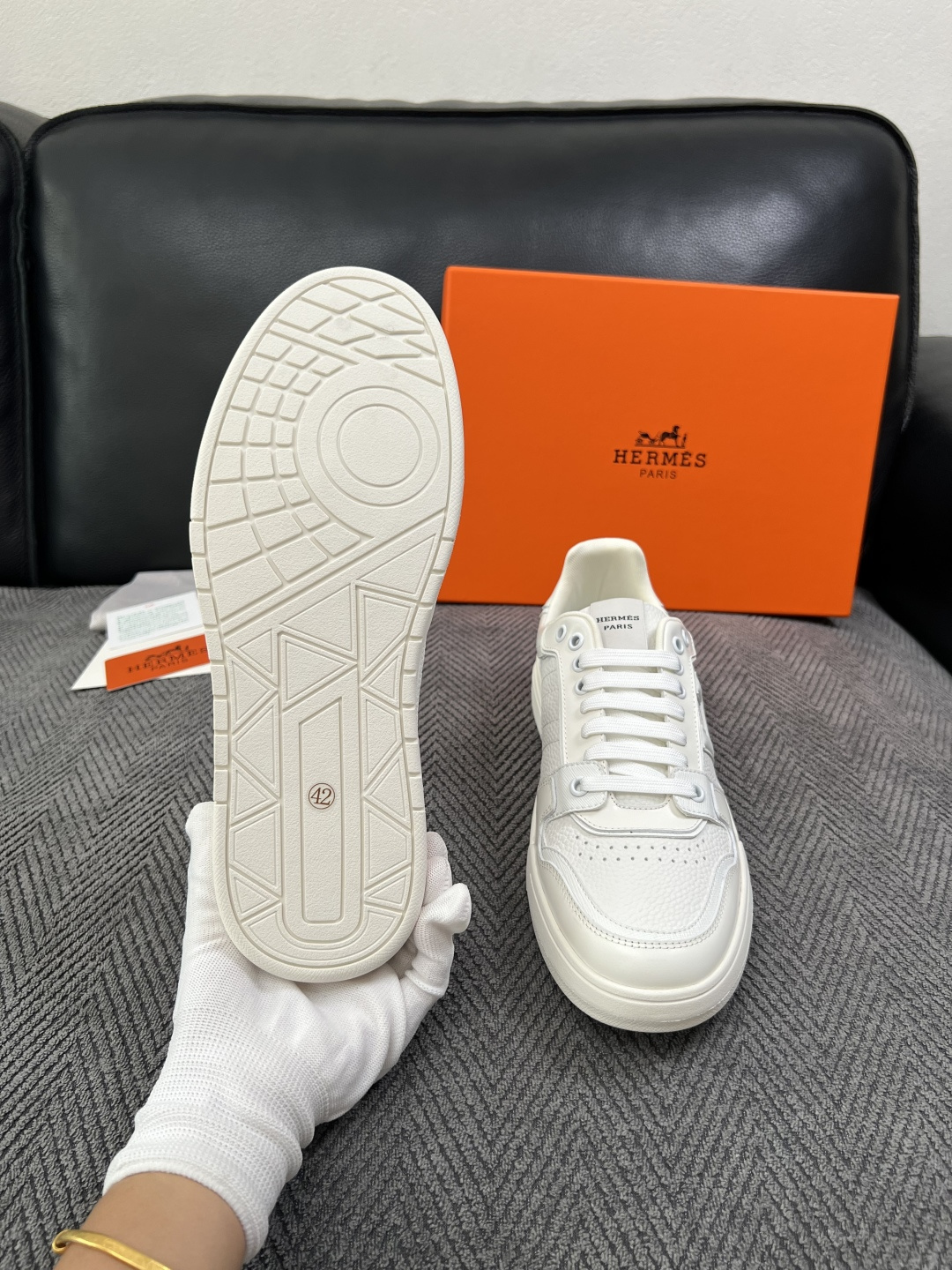 Hermes  高品质  顶级工艺品  爱马仕 专柜同步发售原厂配置，意大利进口原版牛皮面料，高品质拼接工艺，全进口水染