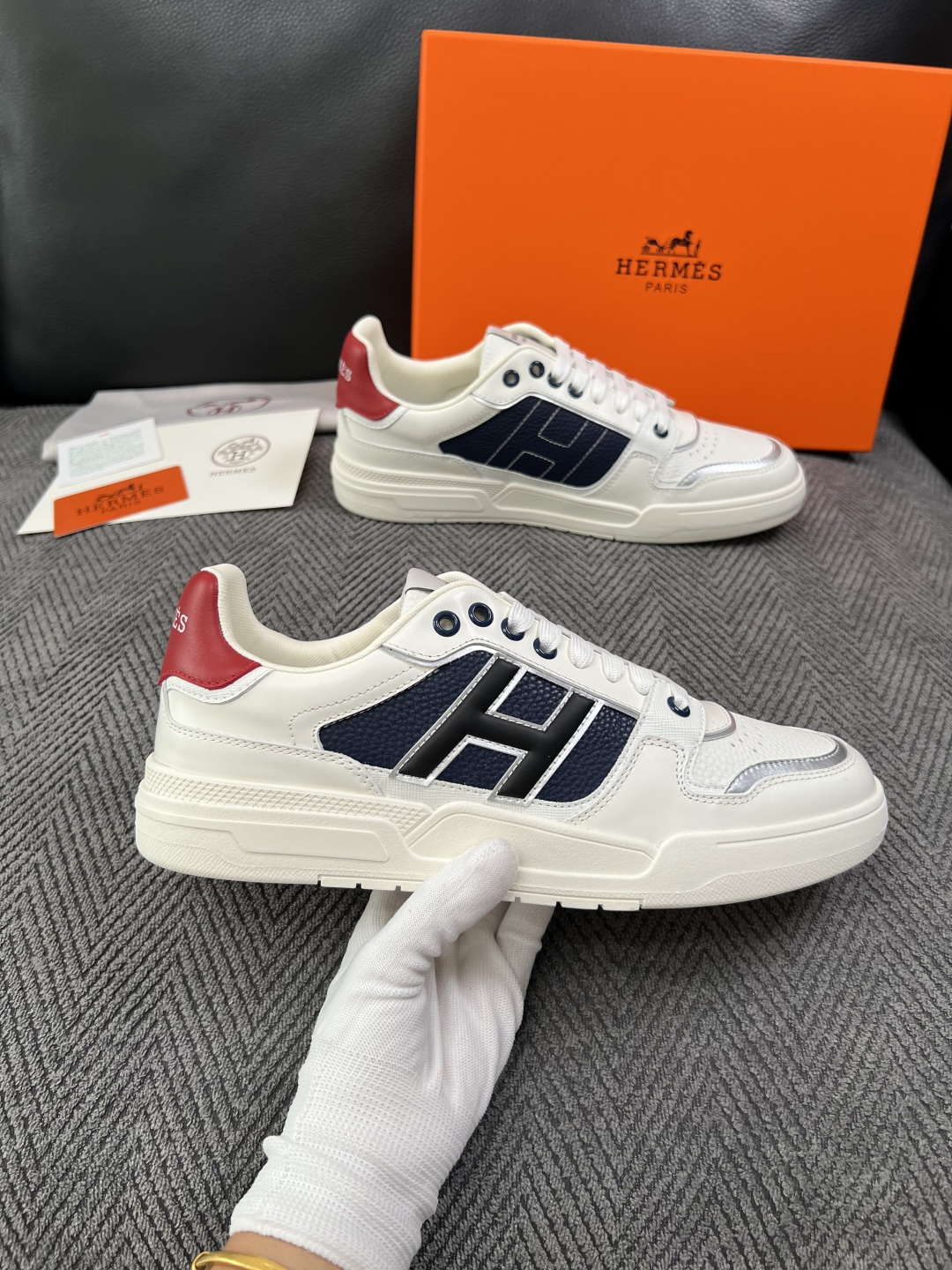 Hermes  高品质  顶级工艺品  爱马仕 专柜同步发售原厂配置，意大利进口原版牛皮面料，高品质拼接工艺，全进口水染