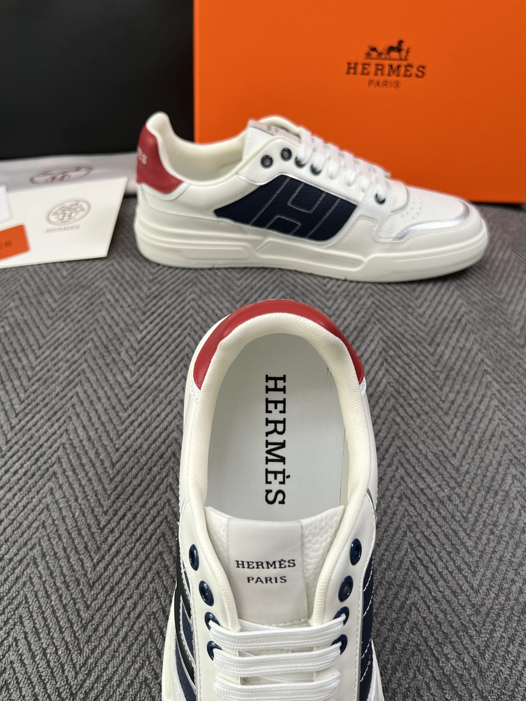 Hermes  高品质  顶级工艺品  爱马仕 专柜同步发售原厂配置，意大利进口原版牛皮面料，高品质拼接工艺，全进口水染