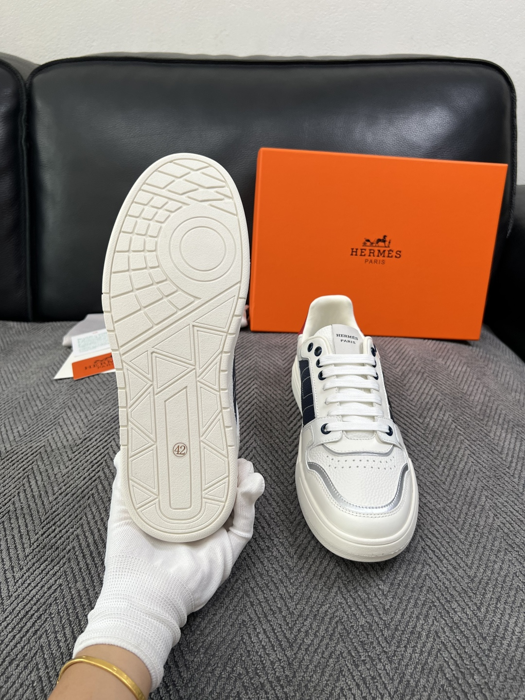 Hermes  高品质  顶级工艺品  爱马仕 专柜同步发售原厂配置，意大利进口原版牛皮面料，高品质拼接工艺，全进口水染