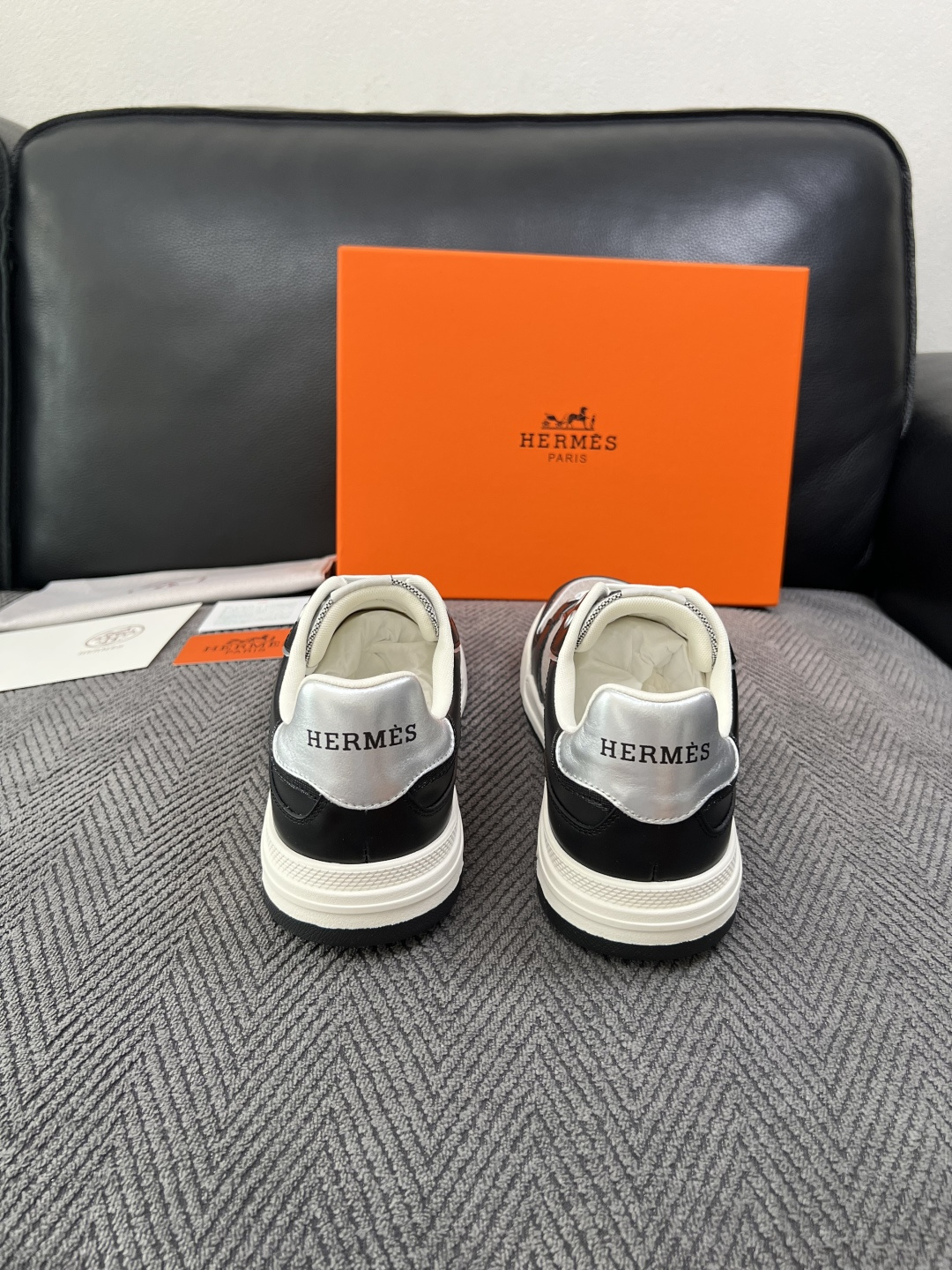 Hermes  高品质  顶级工艺品  爱马仕 专柜同步发售原厂配置，意大利进口原版牛皮面料，高品质拼接工艺，全进口水染