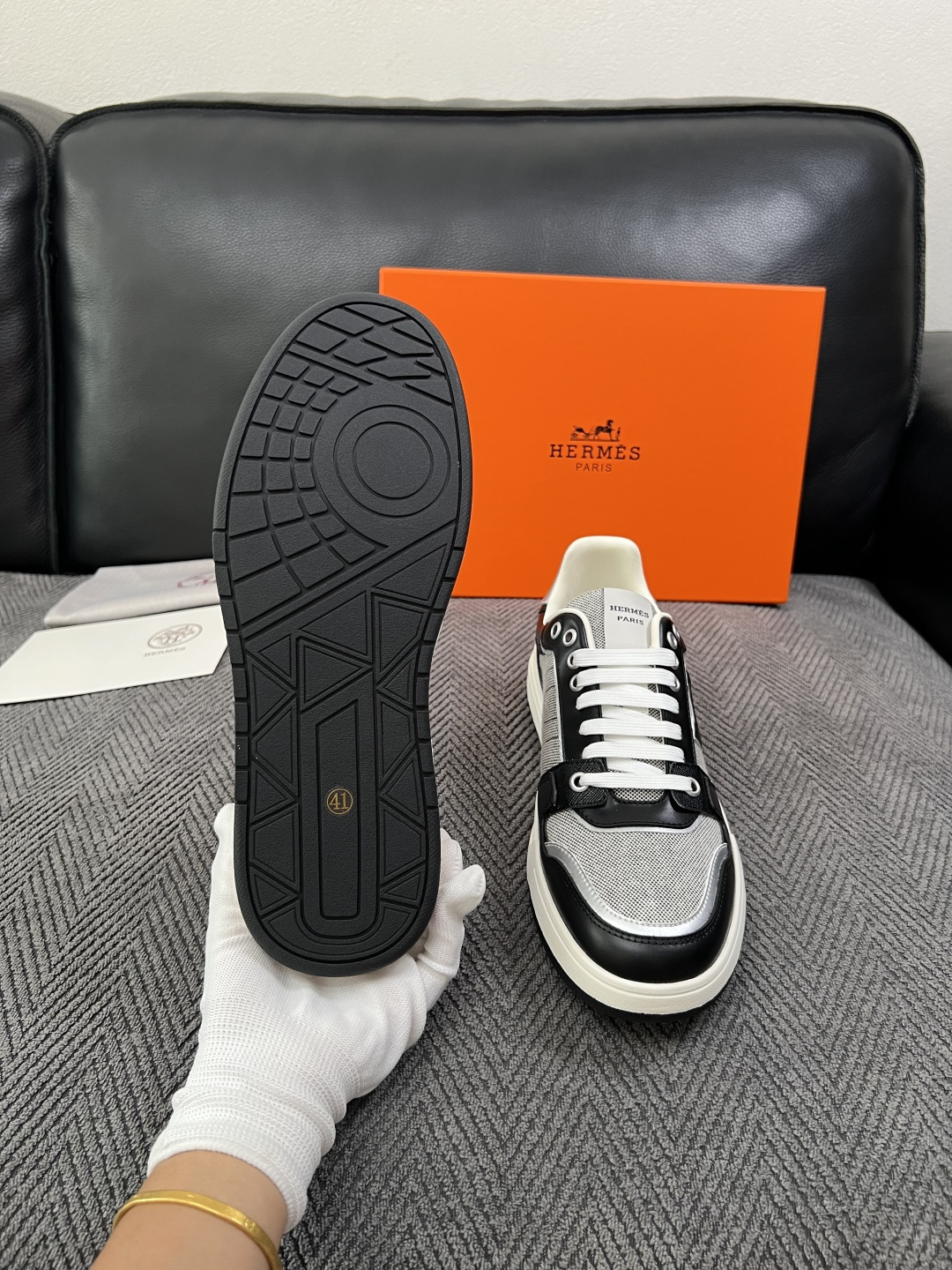 Hermes  高品质  顶级工艺品  爱马仕 专柜同步发售原厂配置，意大利进口原版牛皮面料，高品质拼接工艺，全进口水染